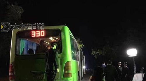 在公交車最后一排被多人圍堵的神秘事件圖1