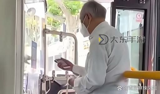 坐公交車最后一排讓別人弄:善意與責任的溫暖瞬間圖1