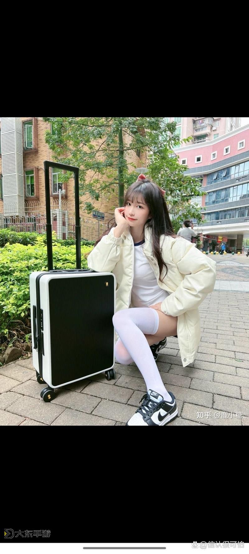 白絲美女與白衣男子激情對決：瘋狂輸出引爆全場圖1
