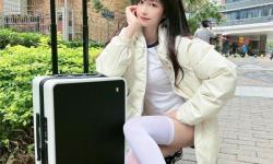 白絲美女與白衣男子激情對(duì)決：瘋狂輸出引爆全場(chǎng)