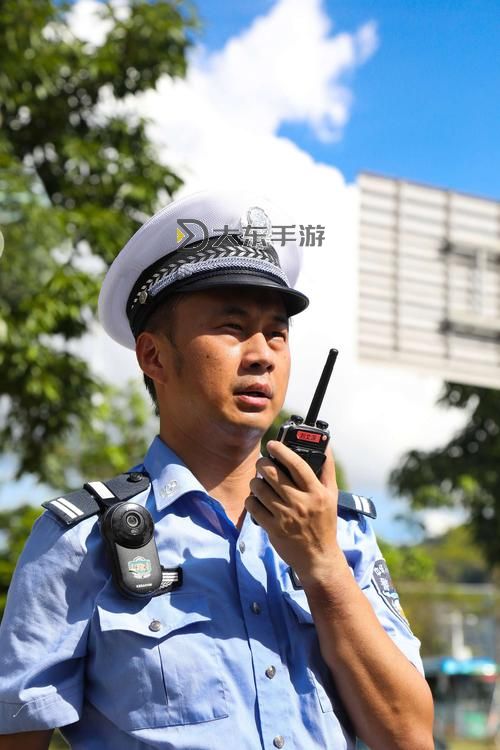 張警官的視頻引發(fā)熱議：警察風(fēng)采盡顯社區(qū)溫情圖1