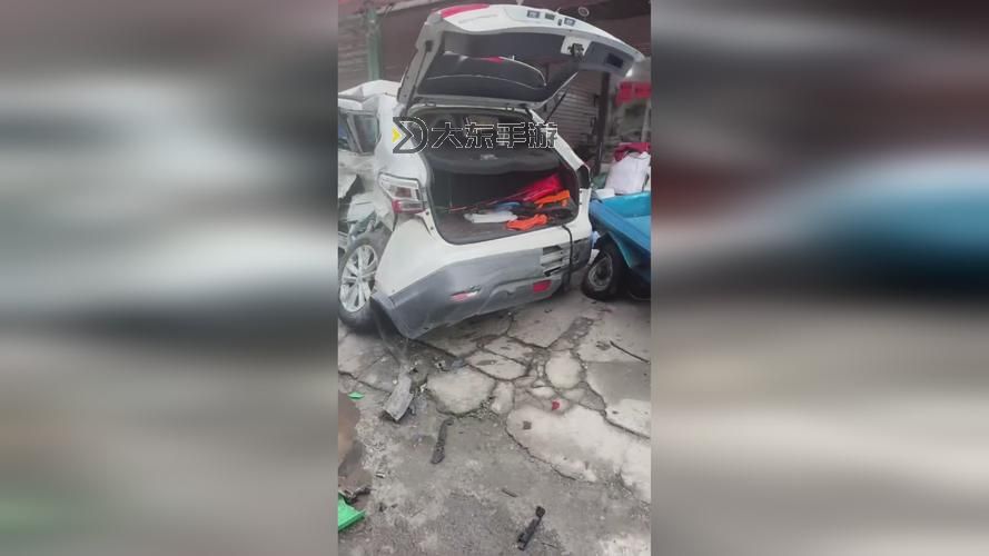 在車里被撞了八次高AO視頻:真實事故現(xiàn)場全紀錄圖2