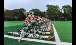 最近很火的軍訓(xùn)美女跳舞：青春與力量的完美演繹