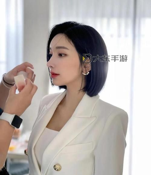 時尚指南:最新直發(fā)波波頭圖片欣賞與穿搭靈感圖2