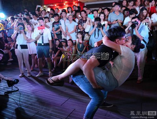 最新精彩推薦：接吻真人秀免費(fèi)觀看，浪漫瞬間盡在眼前圖1