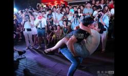 最新精彩推薦：接吻真人秀免費觀看，浪漫瞬間盡在眼前