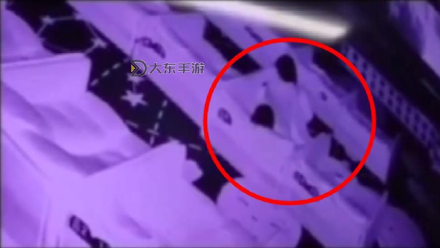 打撲克APP視頻曝光:床上劇烈運動引發(fā)熱議圖1
