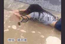 跳水臉摔成兩半gif：意外瞬間引發(fā)熱議