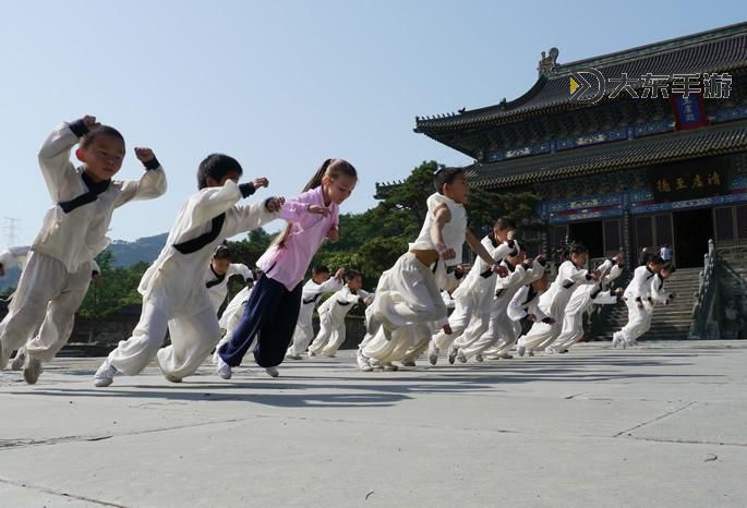 探索成長(zhǎng)之路:武當(dāng)山武術(shù)兒童學(xué)校引領(lǐng)青少年走向堅(jiān)韌與自信圖1