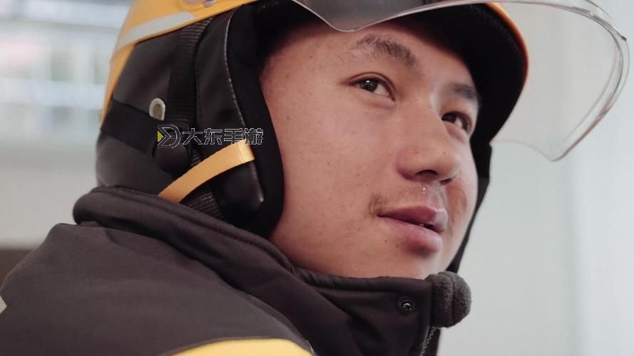 中國(guó)外賣小哥吃帥小伙大：平凡中的不凡瞬間圖2