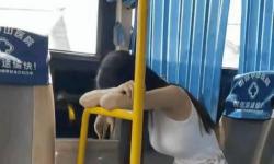公交車后座的瘋狂運(yùn)動(dòng)免費(fèi)觀看：精彩瞬間一網(wǎng)打盡