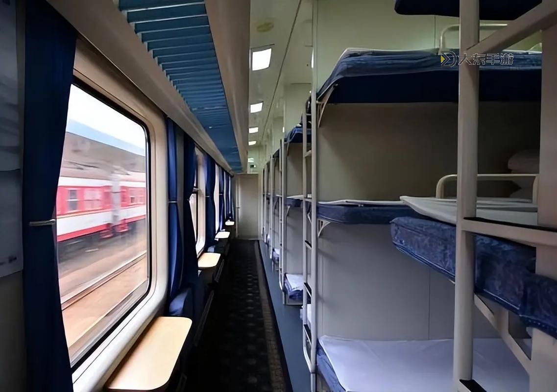 長途車臥鋪最后一排很黃:旅途中的奇異景象與思考圖2