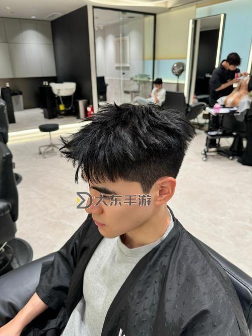 2024年最新男生發(fā)型圖片推薦，時(shí)尚潮流必備款圖1