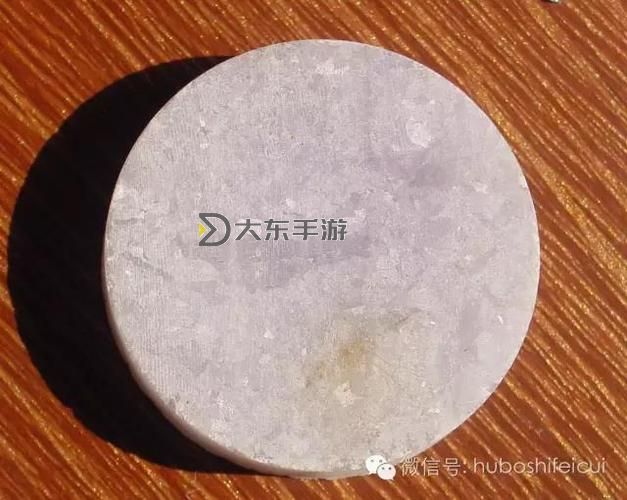 蒼蠅翅明顯的老種翡翠:稀有美玉的珍貴魅力圖1