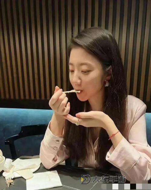 張津瑜6分35秒視頻線上引發(fā)熱議:精彩瞬間一覽圖1