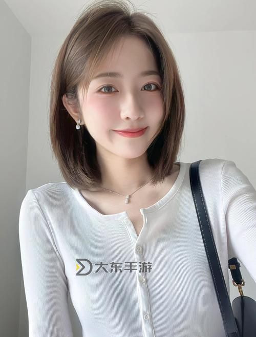 長(zhǎng)臉剪什么發(fā)型好看？這些發(fā)型推薦幫你打造完美輪廓圖1